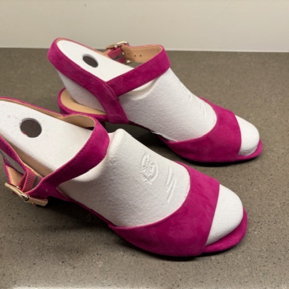 Geox Respira Fuchsia Pink Suede Sandals - New, Never Worn!
